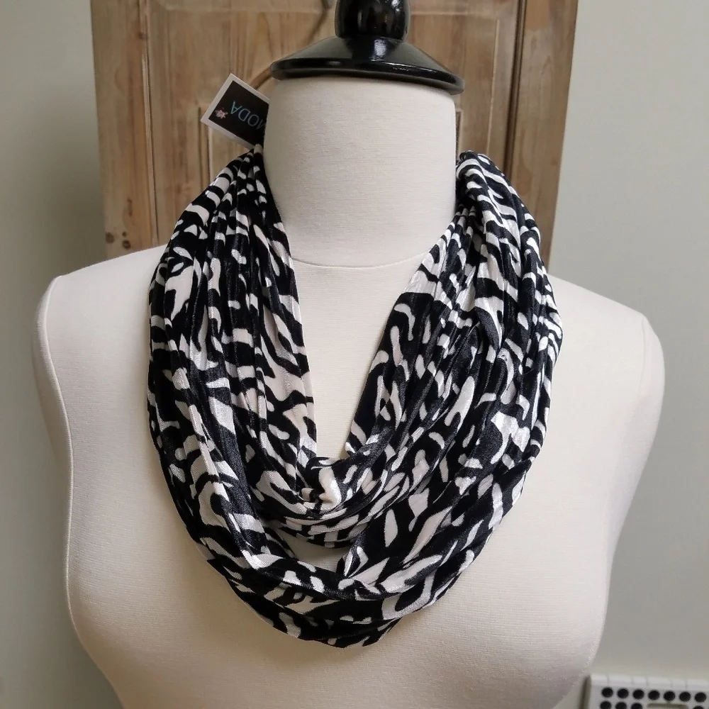 NWT Velveteen Zebra Stripe Infinity Scarf